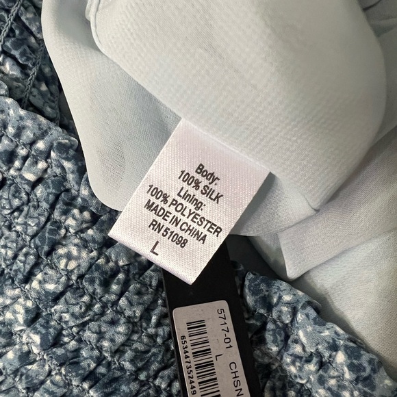 Silky wide leg animal print pant beautiful blue color, size large. - Picture 6 of 7